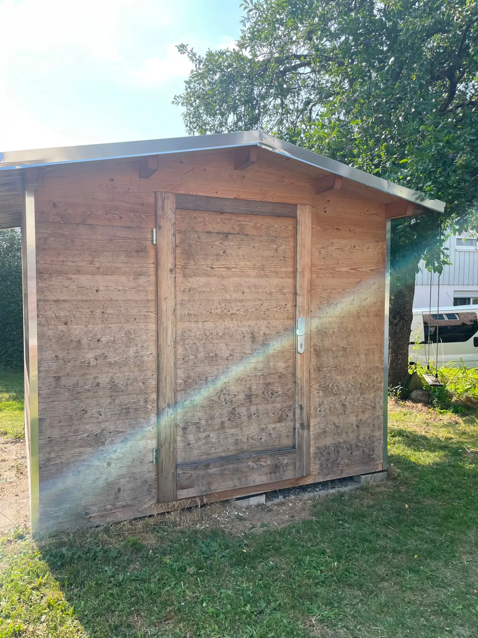 Holz-Gartenhaus im Garten der Ferienwohnung Klärle in 88299 Leutkirch im Allgäu