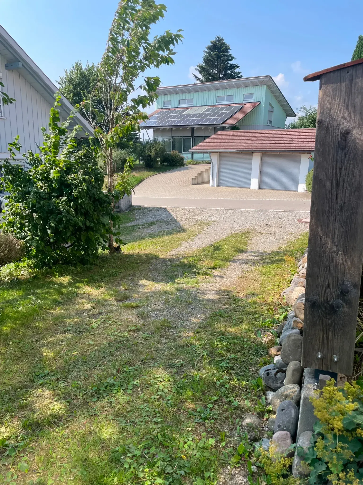 Zufahrt und Parkmöglichkeit an der Ferienwohnung Klärle in 88299 Leutkirch im Allgäu